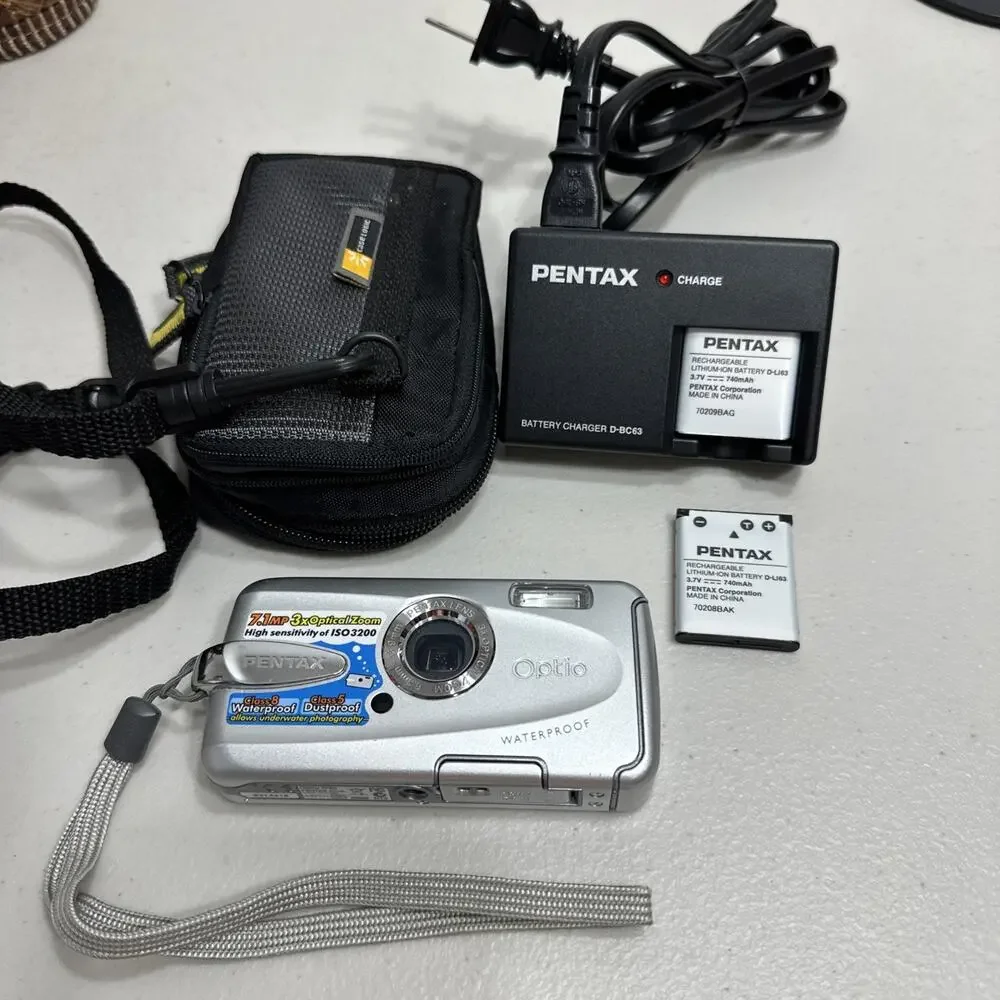 Pentax Optio W30 Waterproof Dustproof 7.1mp Camera Bundle Works (Needs LCD) P/O